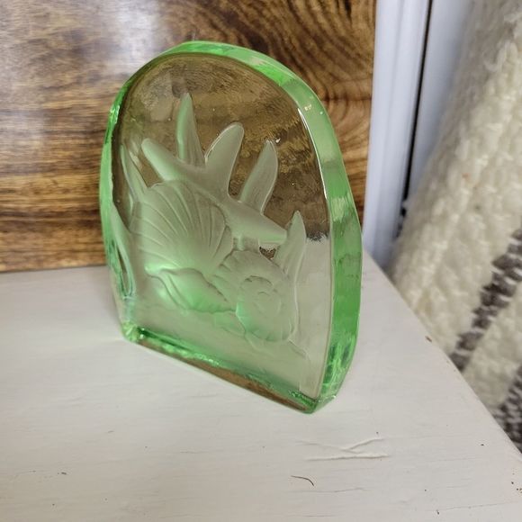Under the Sea Paperweight Crystal Green Glass Etched Art - Picture 6 of 7